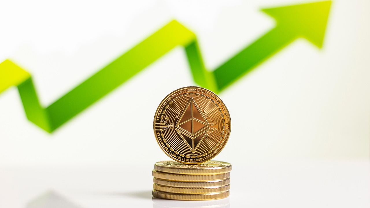 „Ethereum“ pasiekė aukštą kelių metų kaupimą, o kainų veiksmai išlieka spaudžiami
