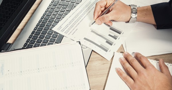 2026 m. kovo mėn. įmonių, valdžios ir finansų sektoriaus sąskaitos pasipildė virš 1,2 mlrd. eurų