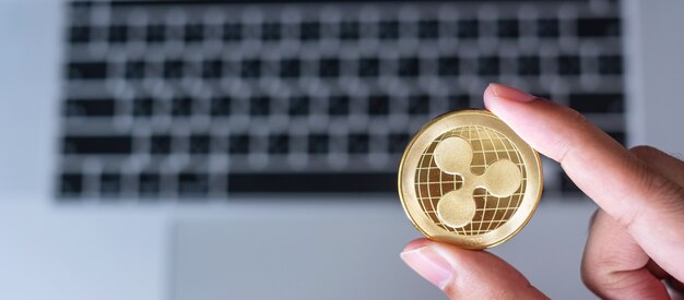 Naudotojų veikla, susijusi su XRP Ledger sutartimis, kai mažėja aktyvių piniginės numerių