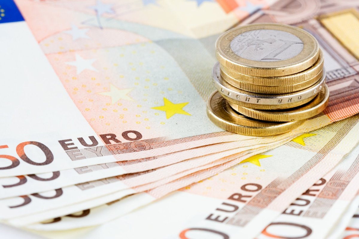 Finansų ministerija siūlo laikinai mažinti akcizą dyzeliniam kurui: kaina galėtų mažėti 6 centais